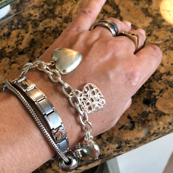 ❌❤️Cute Silver Heart Bracelet (Costume) - Picture 2 of 4